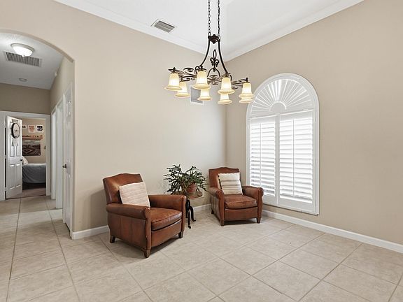 4th image of 3710 Victoria Road