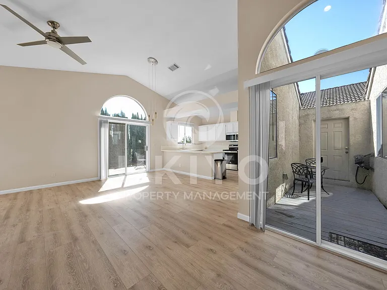 265 Potrero St — Photo 8