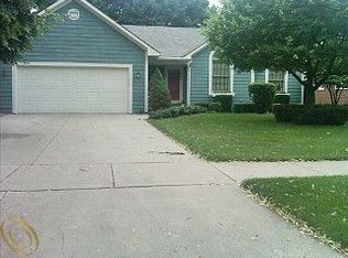 31748 Belleau Dr, Warren, MI 48092