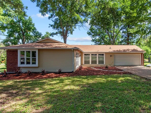 1710 Honeybrook Ct, Saint Louis, MO 63138