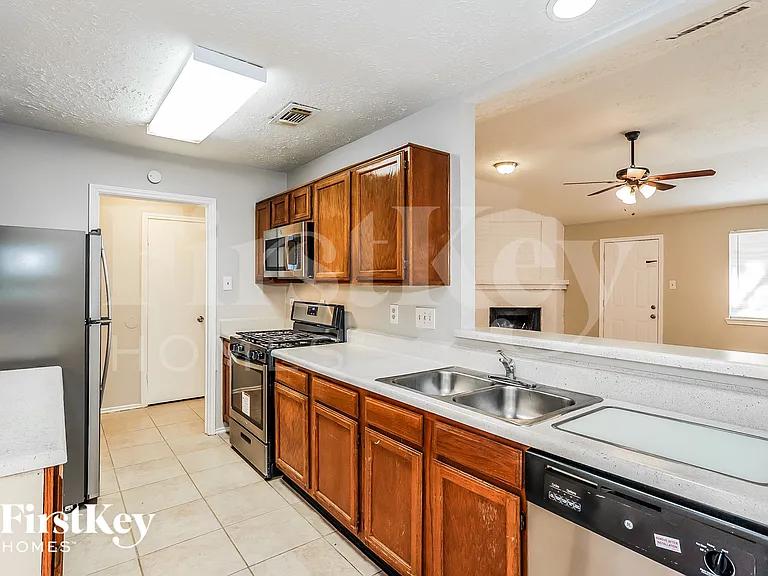 2606 Olster Dr — Photo 6