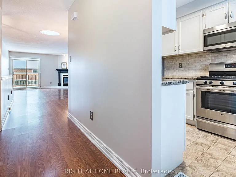 165 Main St E #7 — Photo 17
