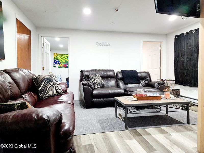3rd image of 109 Warners Lane