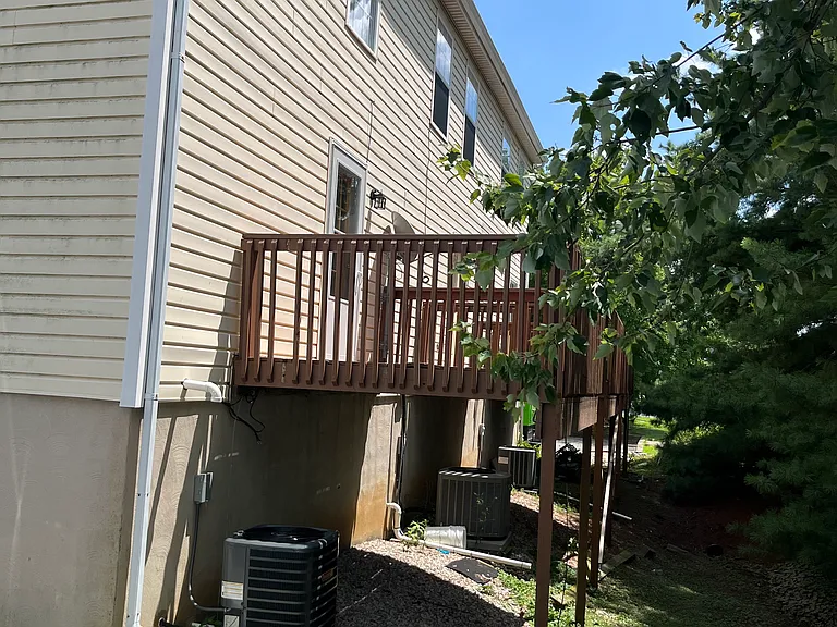 102 Gateway Dr — Photo 36