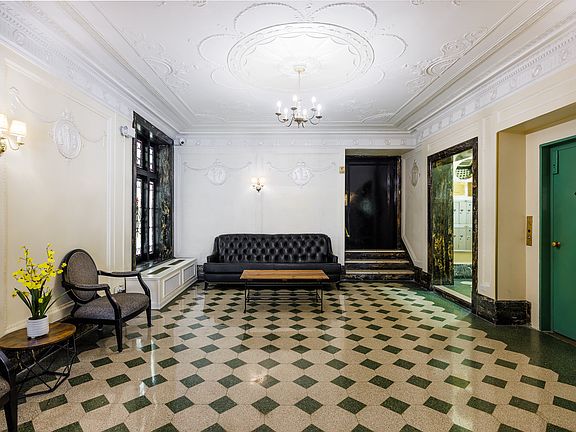 5th image of 225 W 12th St APT 3E