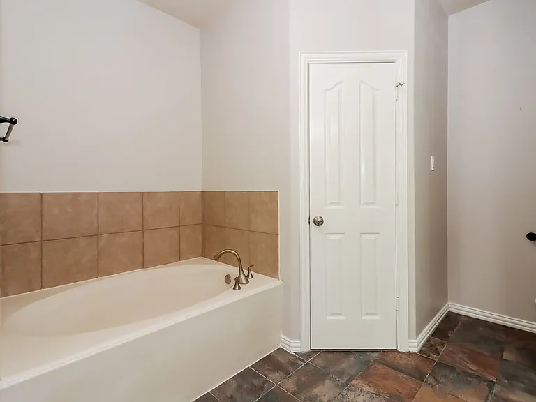 2618 Key West Dr — Photo 14