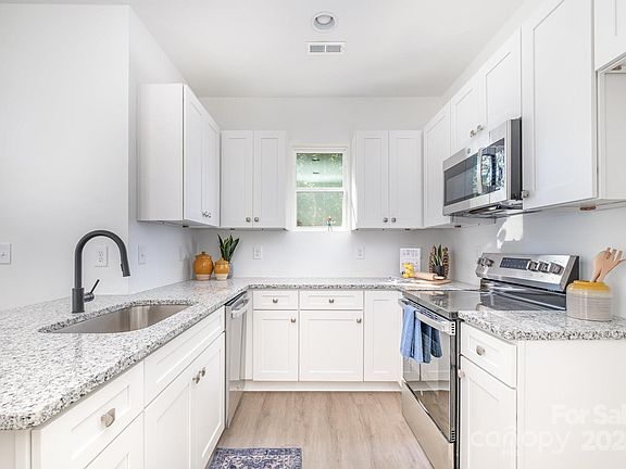 4th image of 645 E Park Ave