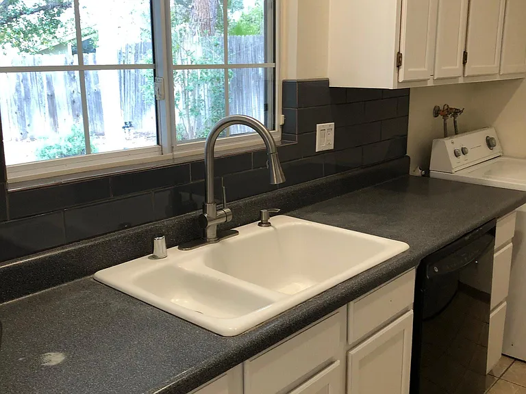 905 Park Rd — Photo 4
