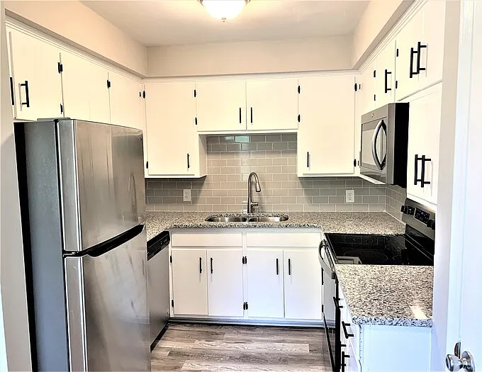 2 bed, 1.0 bath, 750 sqft, $1,050 — Photo 2