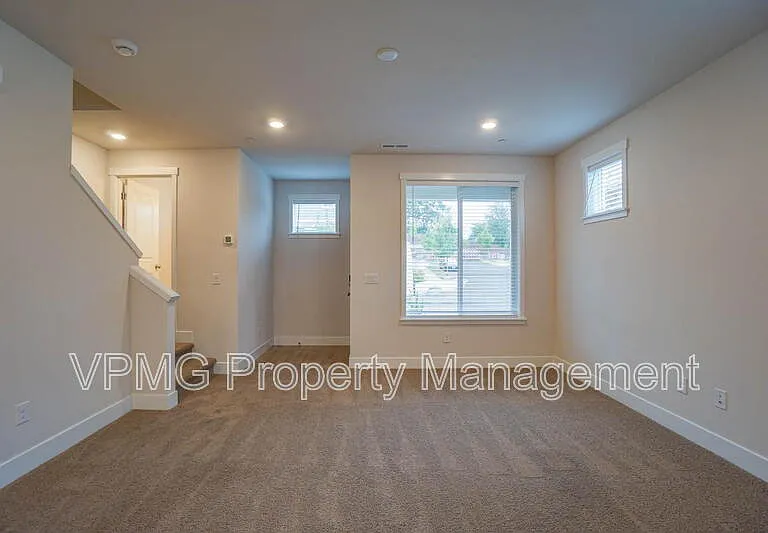 6921 NE 16th Ave — Photo 8