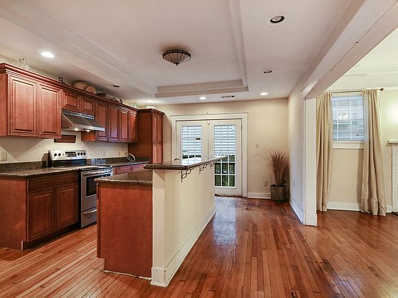 5th image of 2439 Peniston St