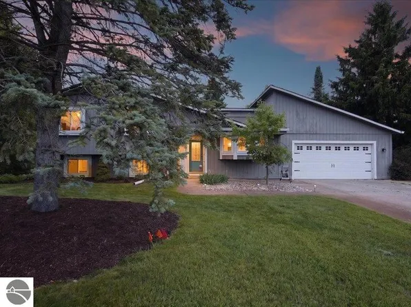 1505 Commerce Pines Dr, Commerce Township, MI 48390