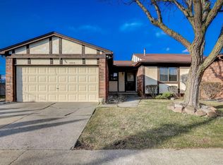 13513 Angela Dr, Warren, MI 48088