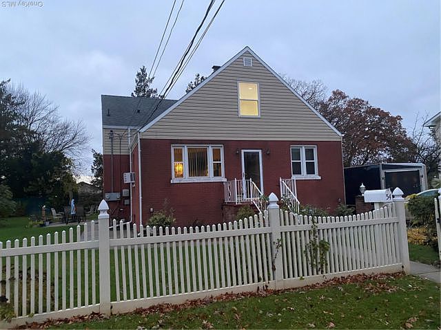 1st image of 54 Eastwood Ave