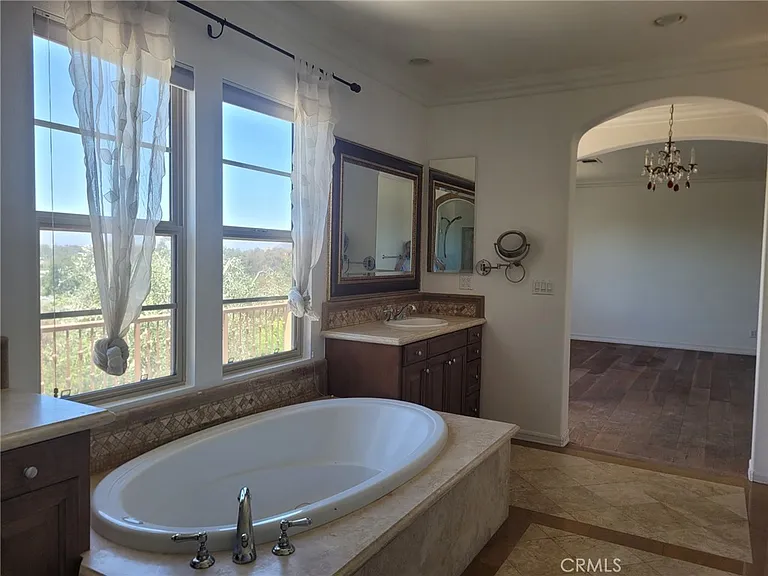 55 Valley Ter — Photo 21