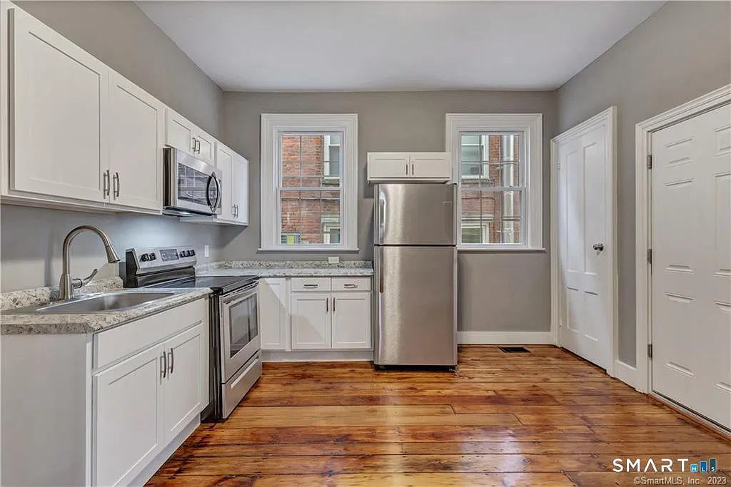 2 bed, 1.0 bath, 950 sqft, $2,200 — Photo 1
