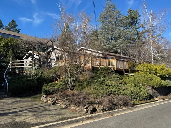 207 Hillcrest St, Ashland, OR 97520