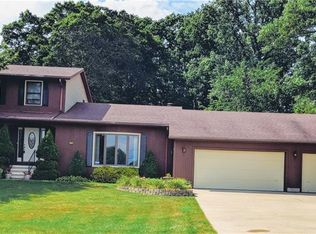 2924 Arcola Rd, Madison, OH 44057