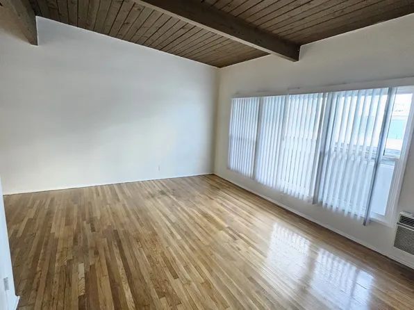 11032 Moorpark St, North Hollywood, CA