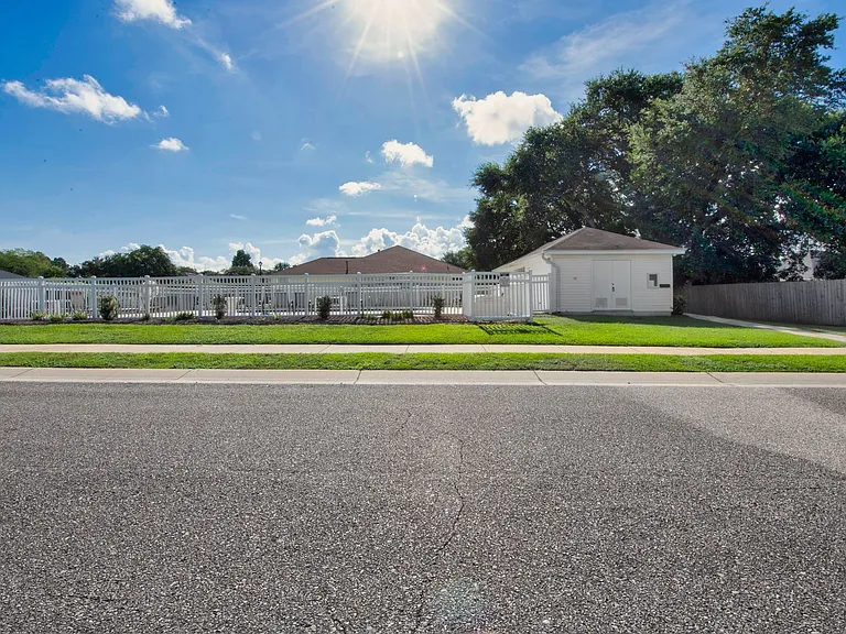 1477 Sturbridge Pl — Photo 32