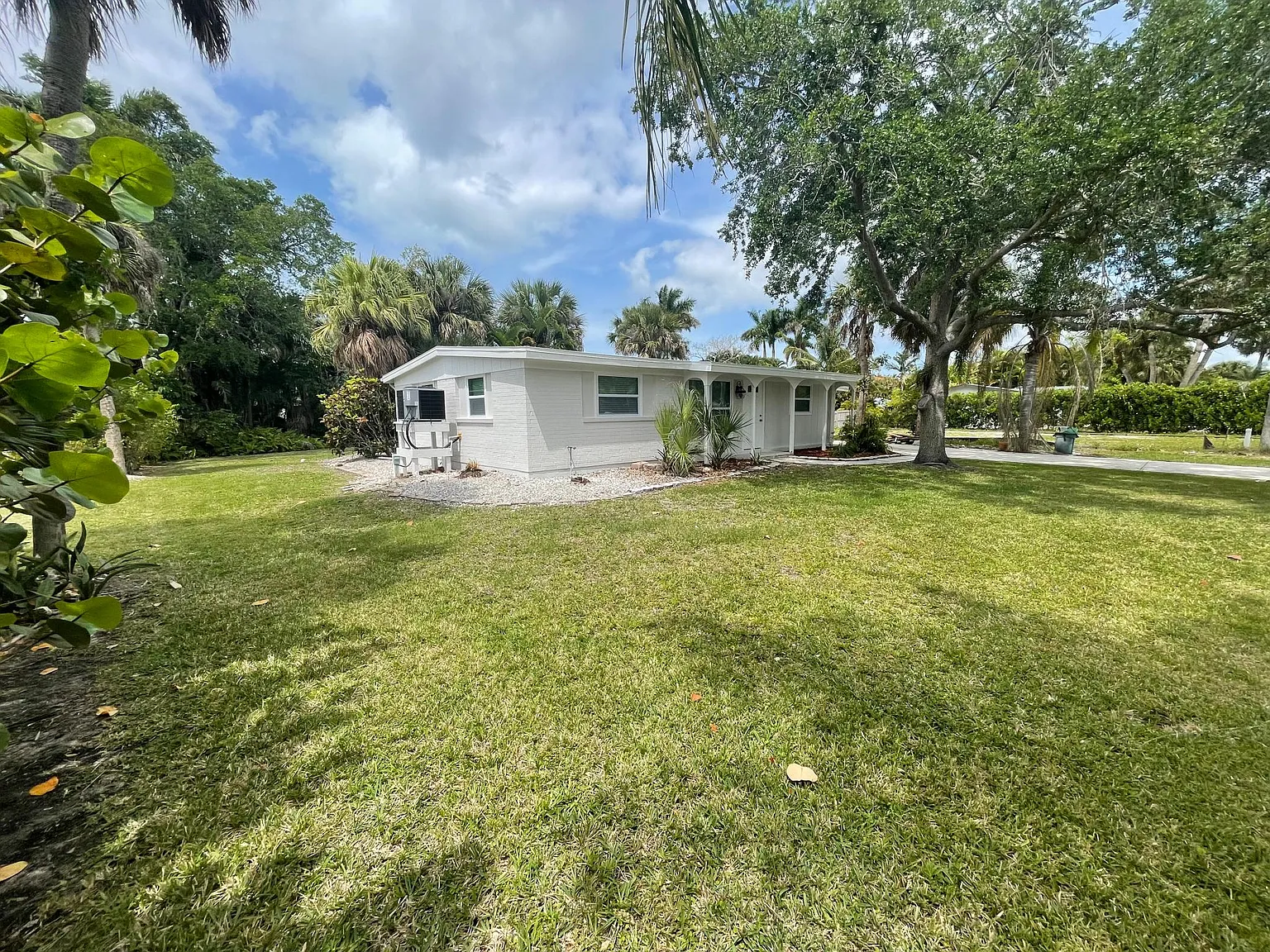 1196 Parkway Drive — Photo 3