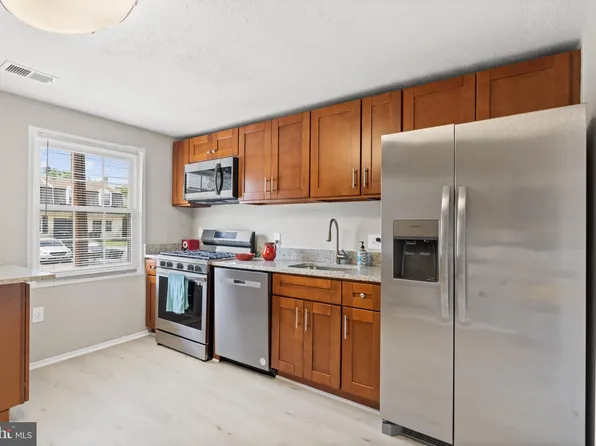 1935 Dutch Village Dr Unit I-247, Landover, MD 20785