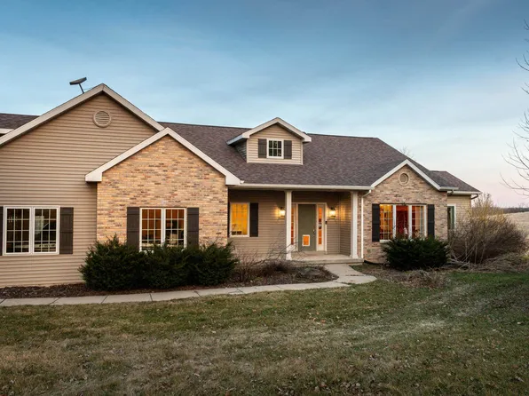 539 Ayen Rd, Hollandale, WI 53544