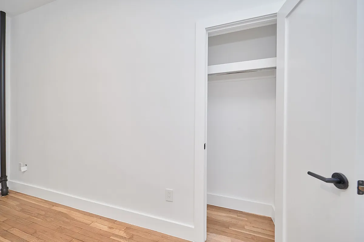 Building Photo - 353 W 44th St #2D