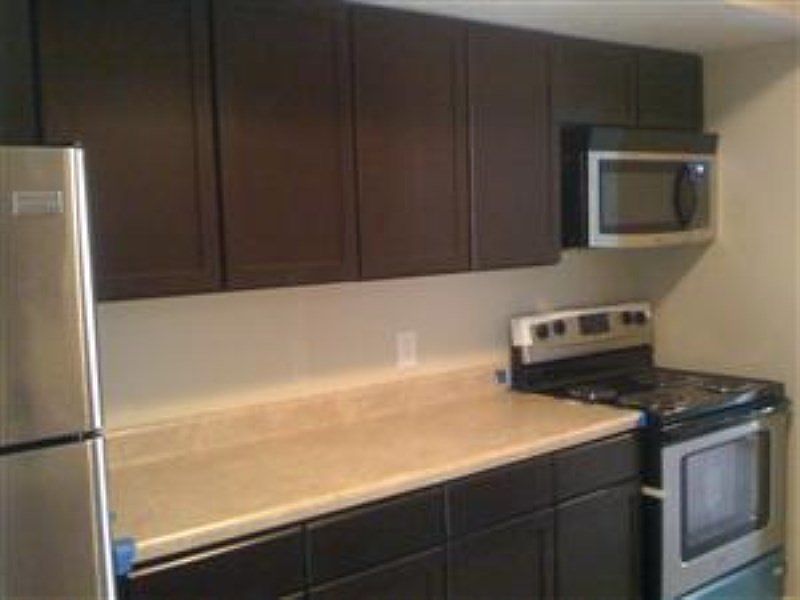 2nd image of 913 W 26th St