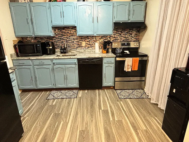 8719 E Grv — Photo 3