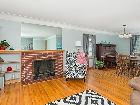 4th image of 4328 17th Ave S
