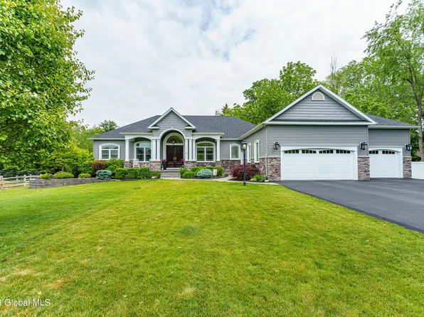 15 Bridgewater Court, Clifton Park, NY 12065