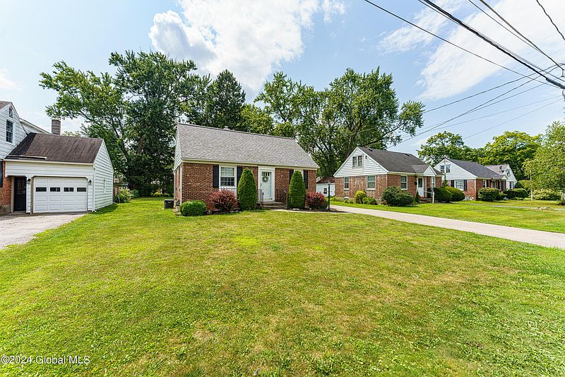 2nd image of 611 Sanders Avenue