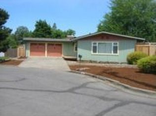 1220 NE Adele Dr, Grants Pass, OR 97526