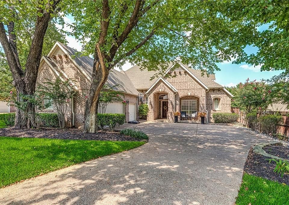 1st image of 2411 Lakepoint Dr