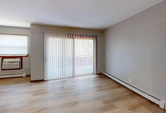 4th image of 305 Ryan Dr #11