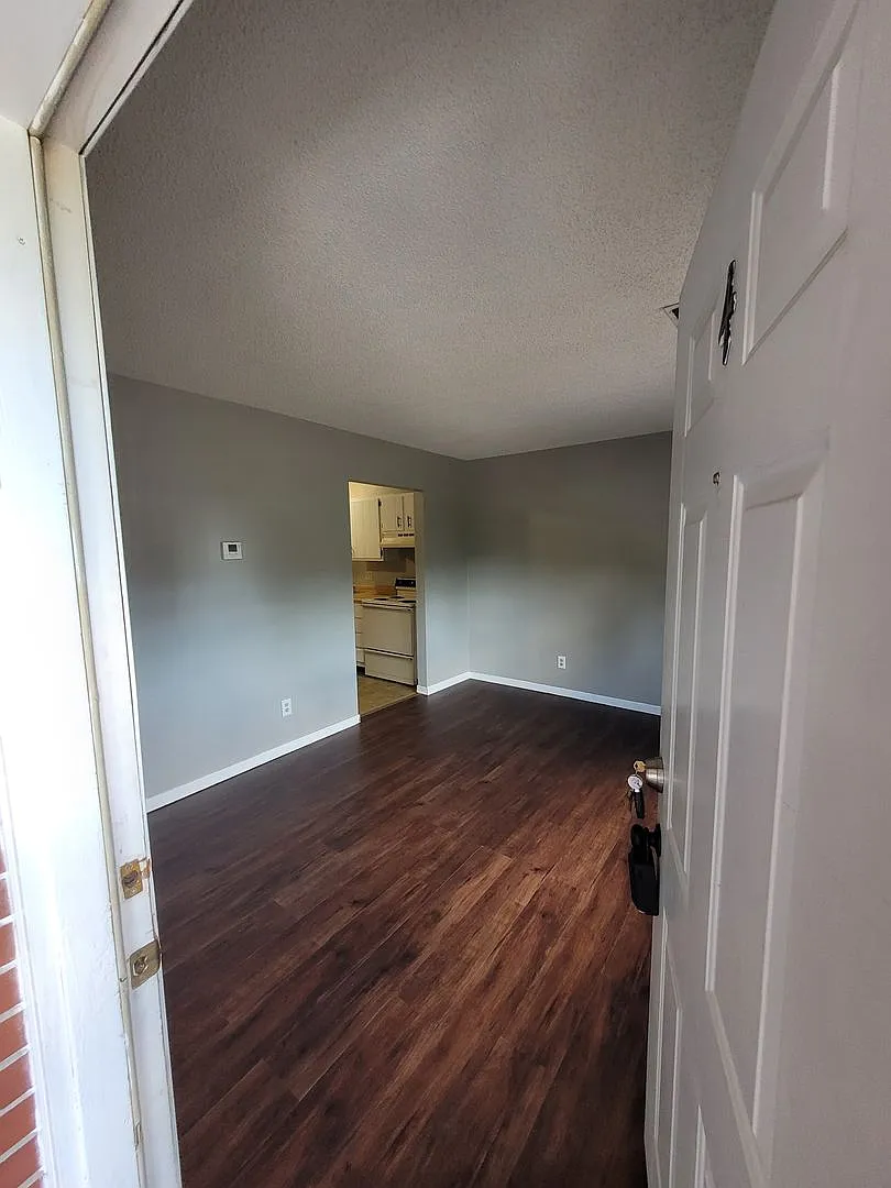 Cross Creek Apartments — Photo 2