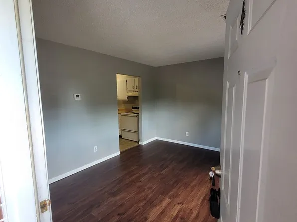 Cross Creek Apartments