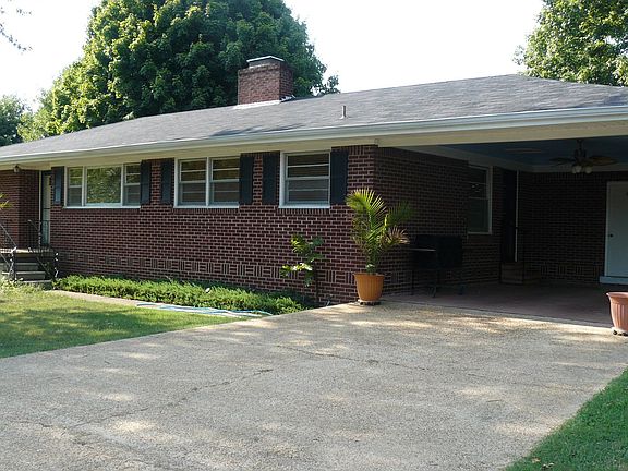 The carport has a ceiling fan