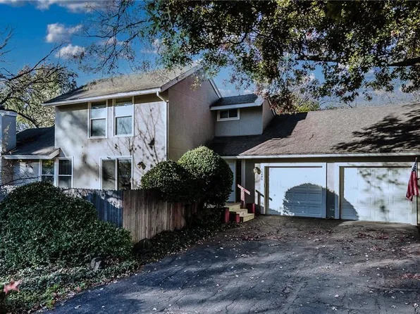 10840 Bradshaw St, Overland Park, KS 66210