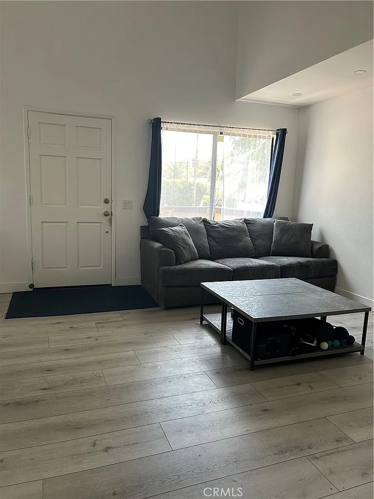 2 bed, 1031 sqft, $3,100 — Photo 3