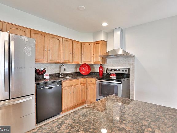 3rd image of 3817 Fairfax Pkwy