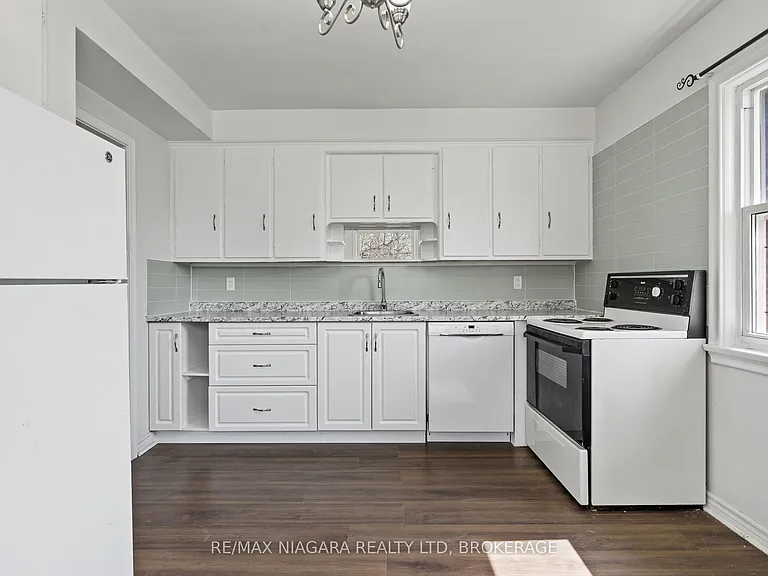 136 Haig St #1 — Photo 7