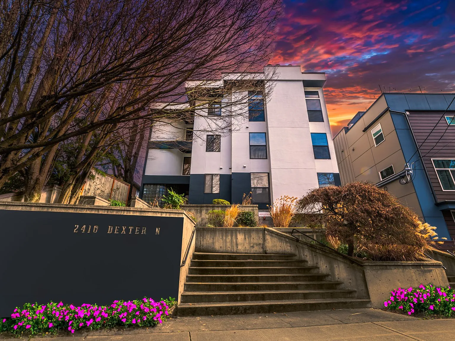 Large 2 Bedroom, 2 Bathroom, Washer and Dryer in Unit, Great Location! — Photo 3