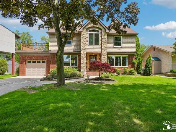 28395 Swan Island Dr, Grosse Ile, MI 48138