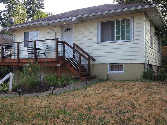 3rd image of 1319 Whitney Ave