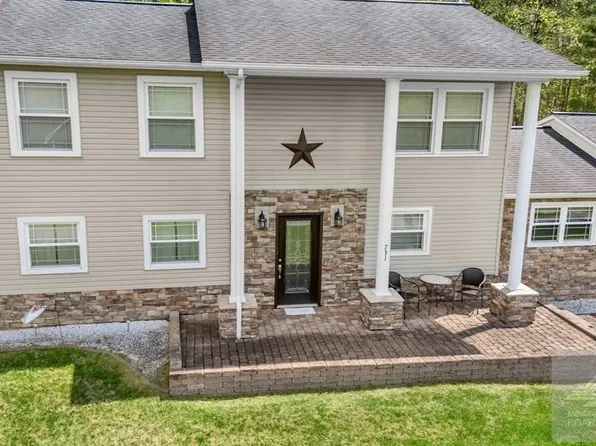 731 Colonial Manor Dr, Jumping Branch, WV 25969
