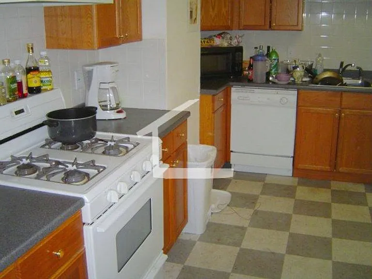 137 Brooks St #1A — Photo 9
