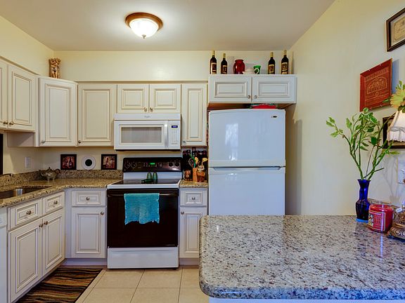 shaker cabinets and granite
