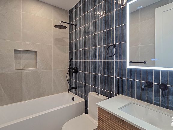 5th image of 275 Nassau Ave #2L